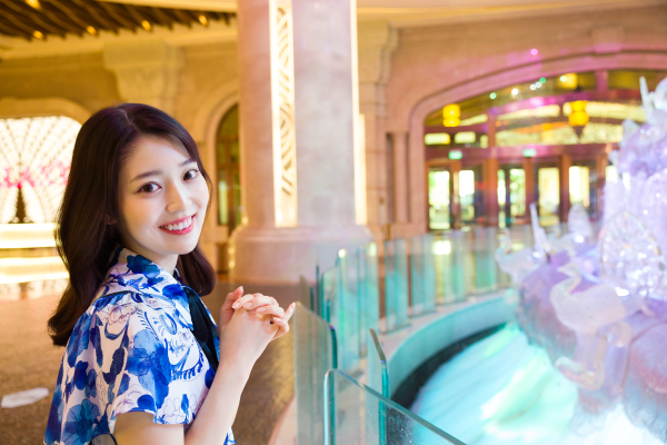 【紀伊國屋書店限定カバー版】乃木坂４６阪口珠美１ｓｔ写真集『青いバラ』_4